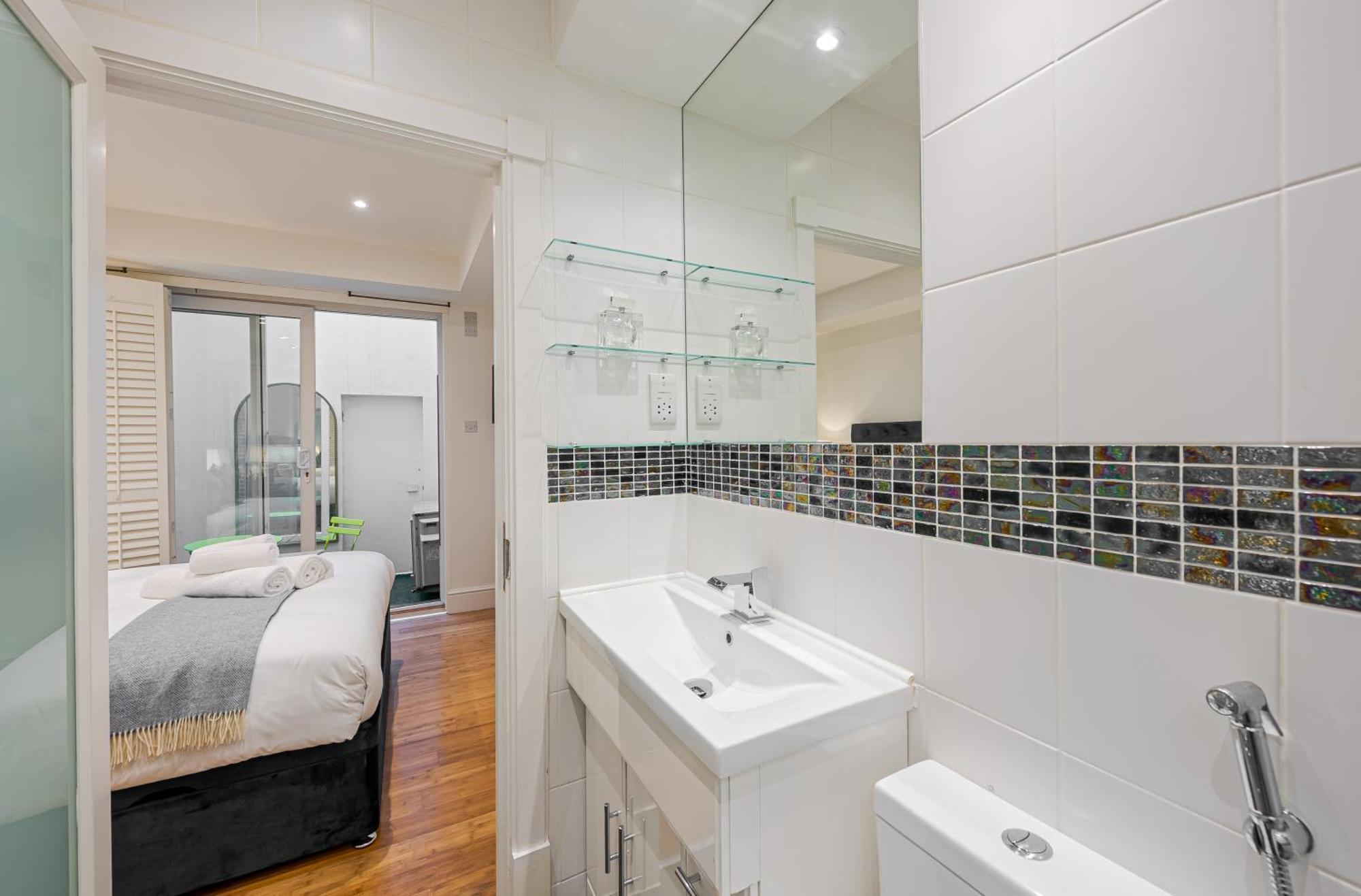 Chic Belgravia Hideaway With Private Patio 10 Mins To Harrods Londen Buitenkant foto