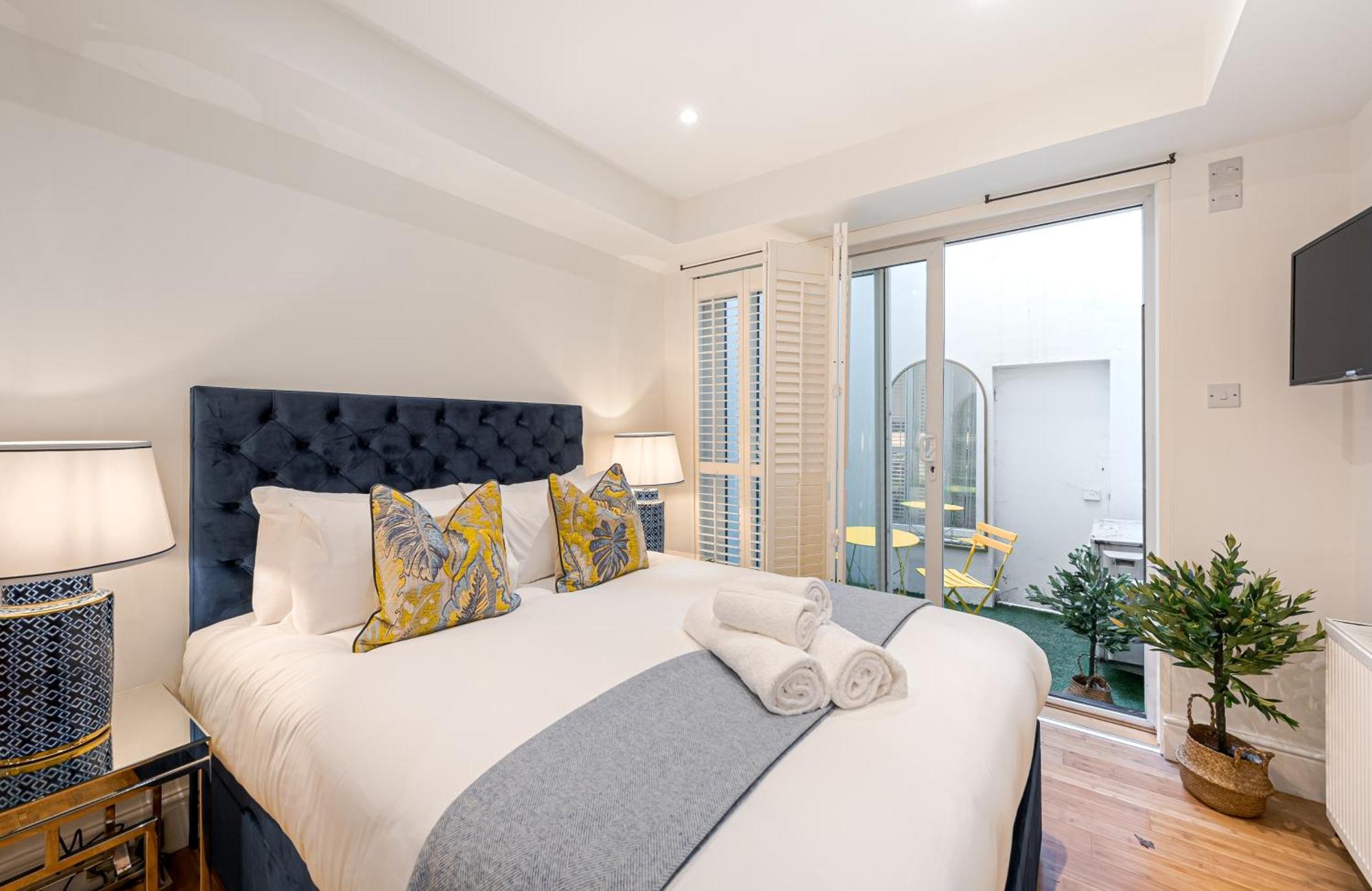 Chic Belgravia Hideaway With Private Patio 10 Mins To Harrods Londen Buitenkant foto